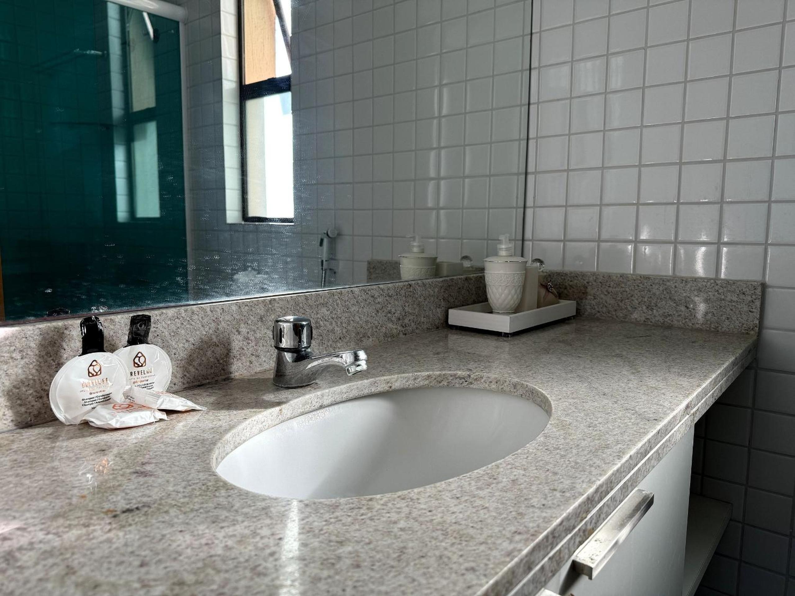 Nui Supreme Beach Living Muro Alto por Brevelar