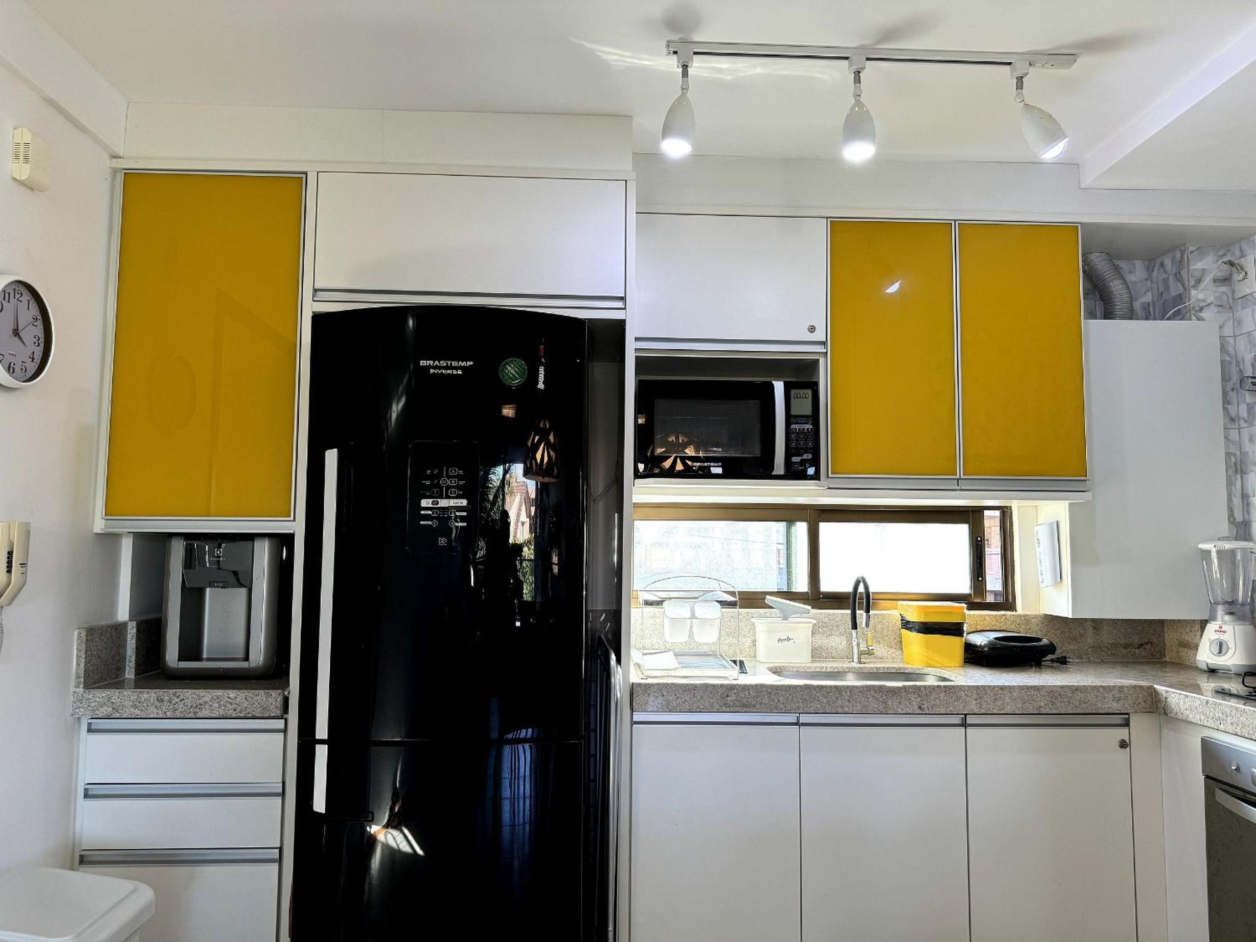 Nui Supreme Beach Living Muro Alto por Brevelar