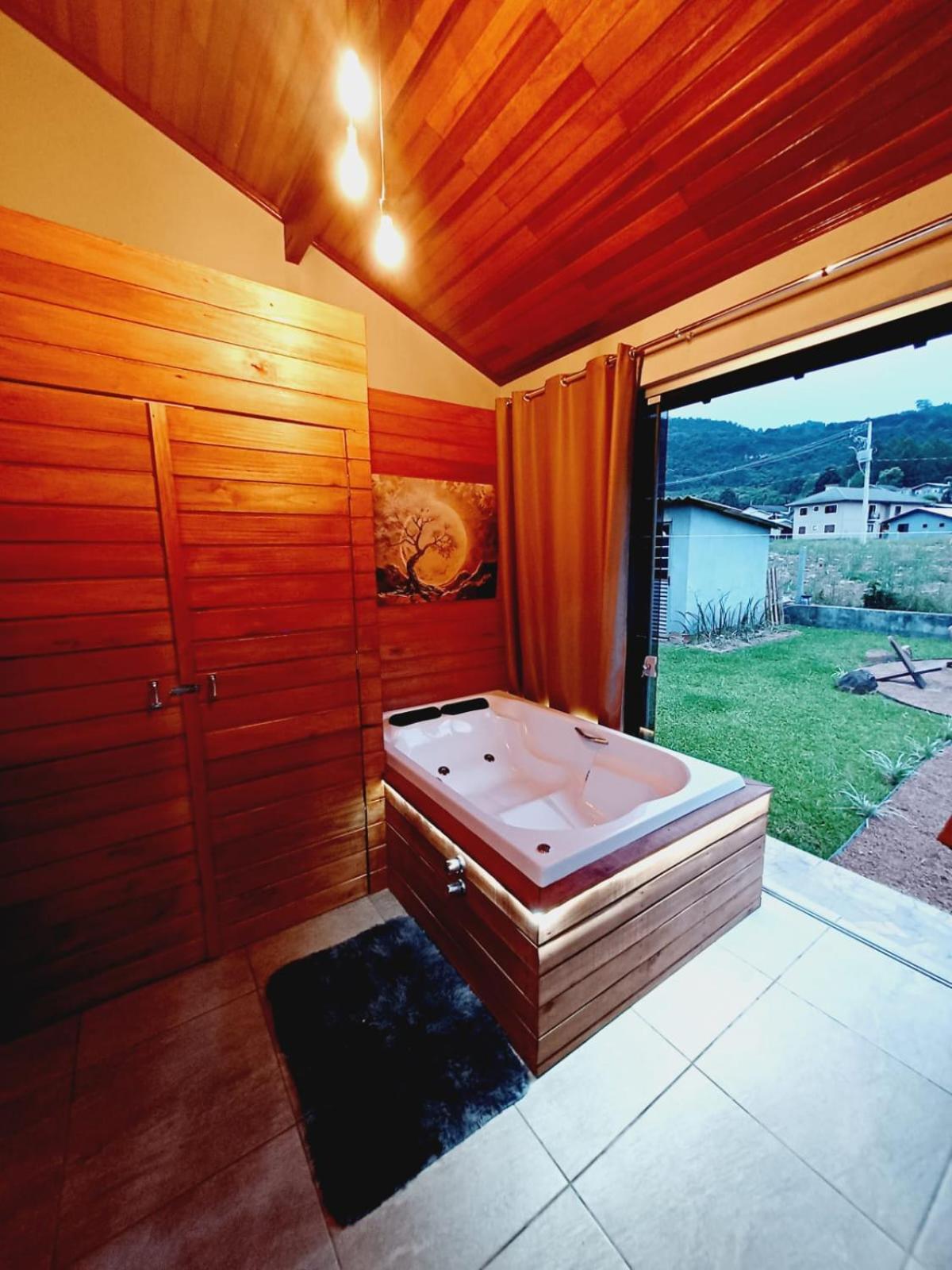 Casa com Hidromassagem e Lareira