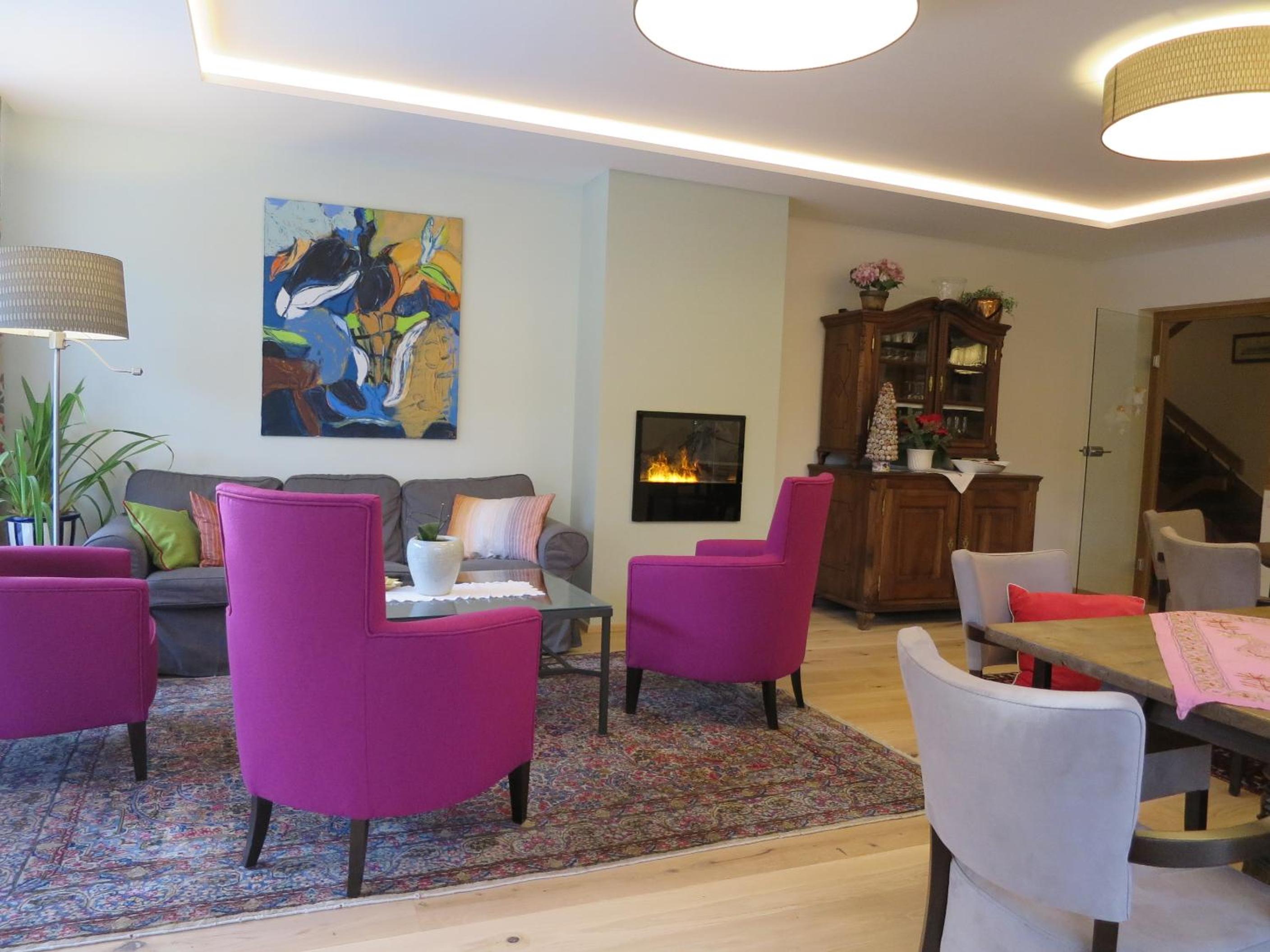 Gästehaus Schusser an der Therme, Frühstück, Doppelzimmer und Ferienwohnung