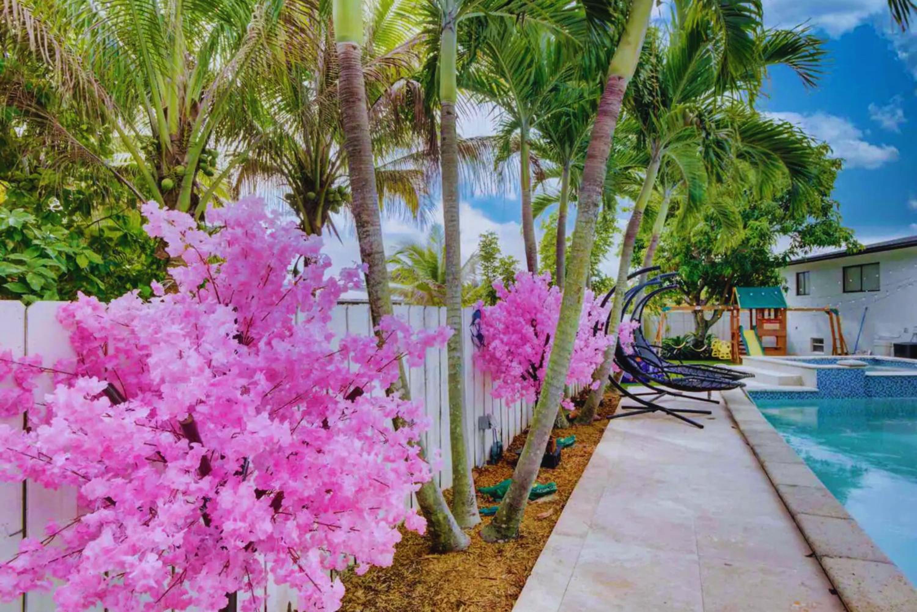 The Palms Villa with Cinema, Game Table, Pool, Jacuzzi , Giant Chess, 8 Beds