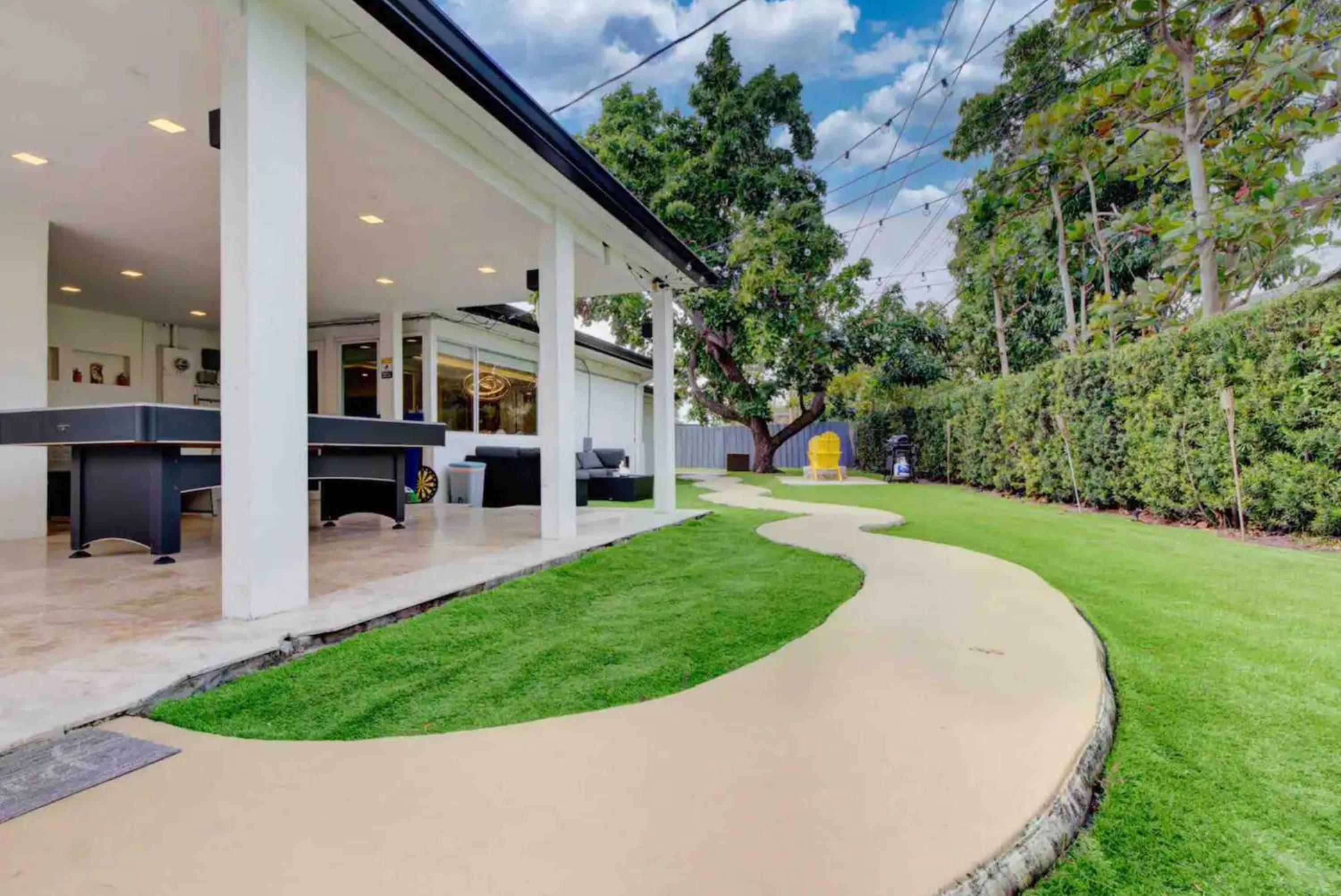 The Palms Villa with Cinema, Game Table, Pool, Jacuzzi , Giant Chess, 8 Beds
