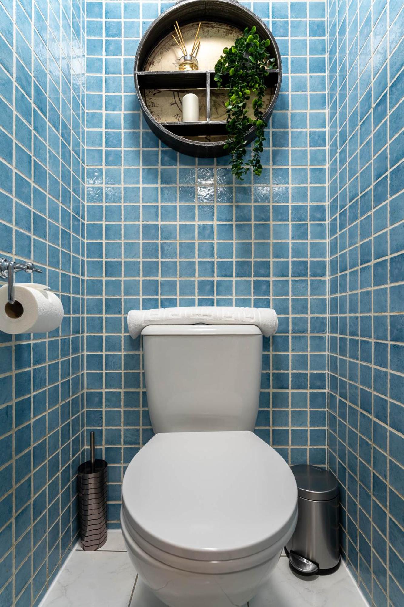 Perfect Location! WholeUnit! view 5