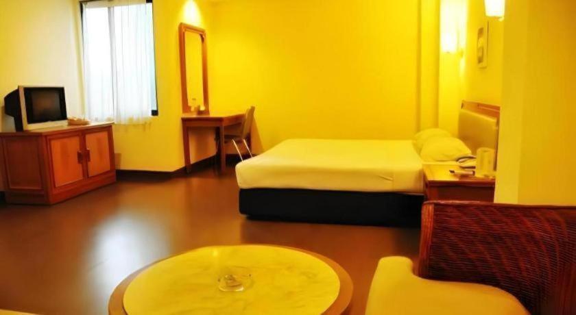 Losari Beach Hotel Makassar