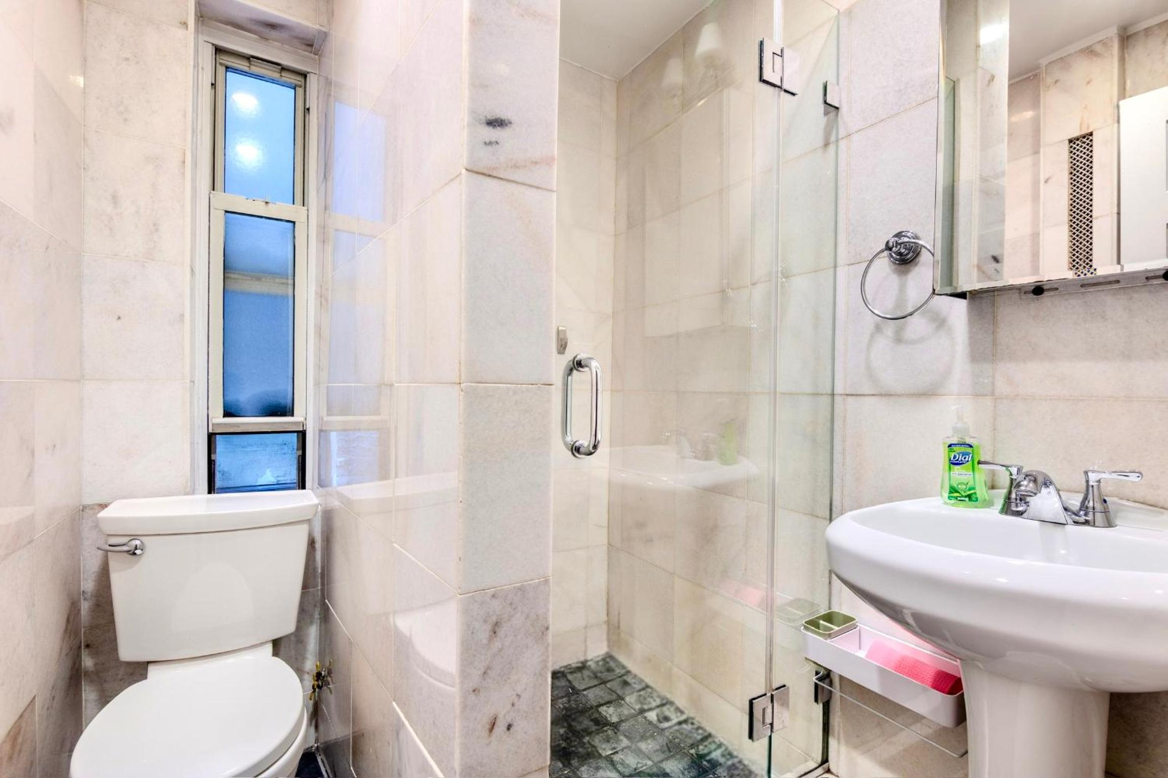 2 Bedroom Home In Lower Manhattan