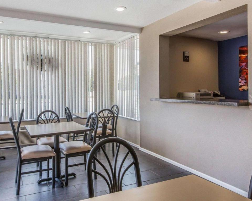 Rodeway Inn & Suites view 4