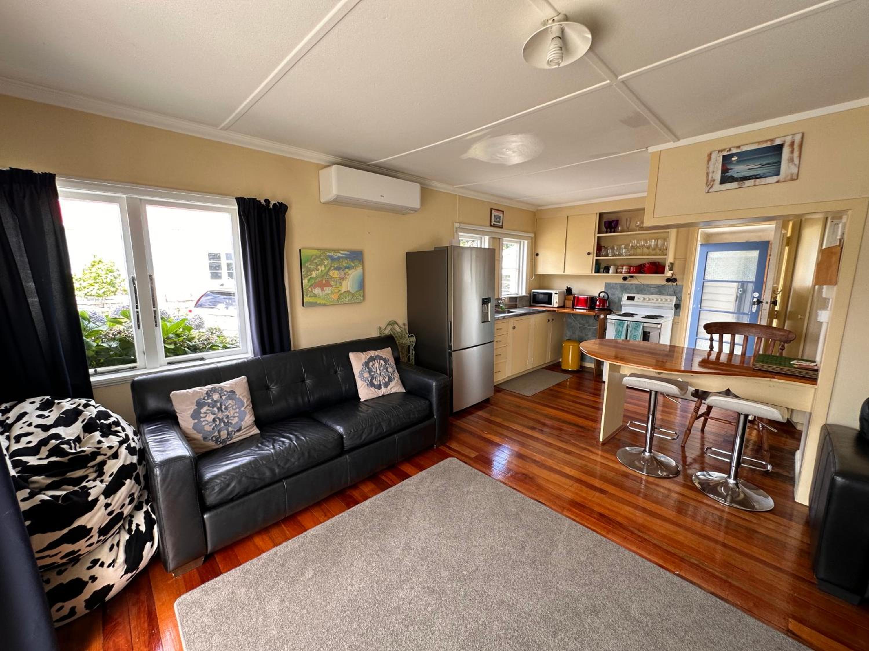 Relaxing Raglan & the Boat House