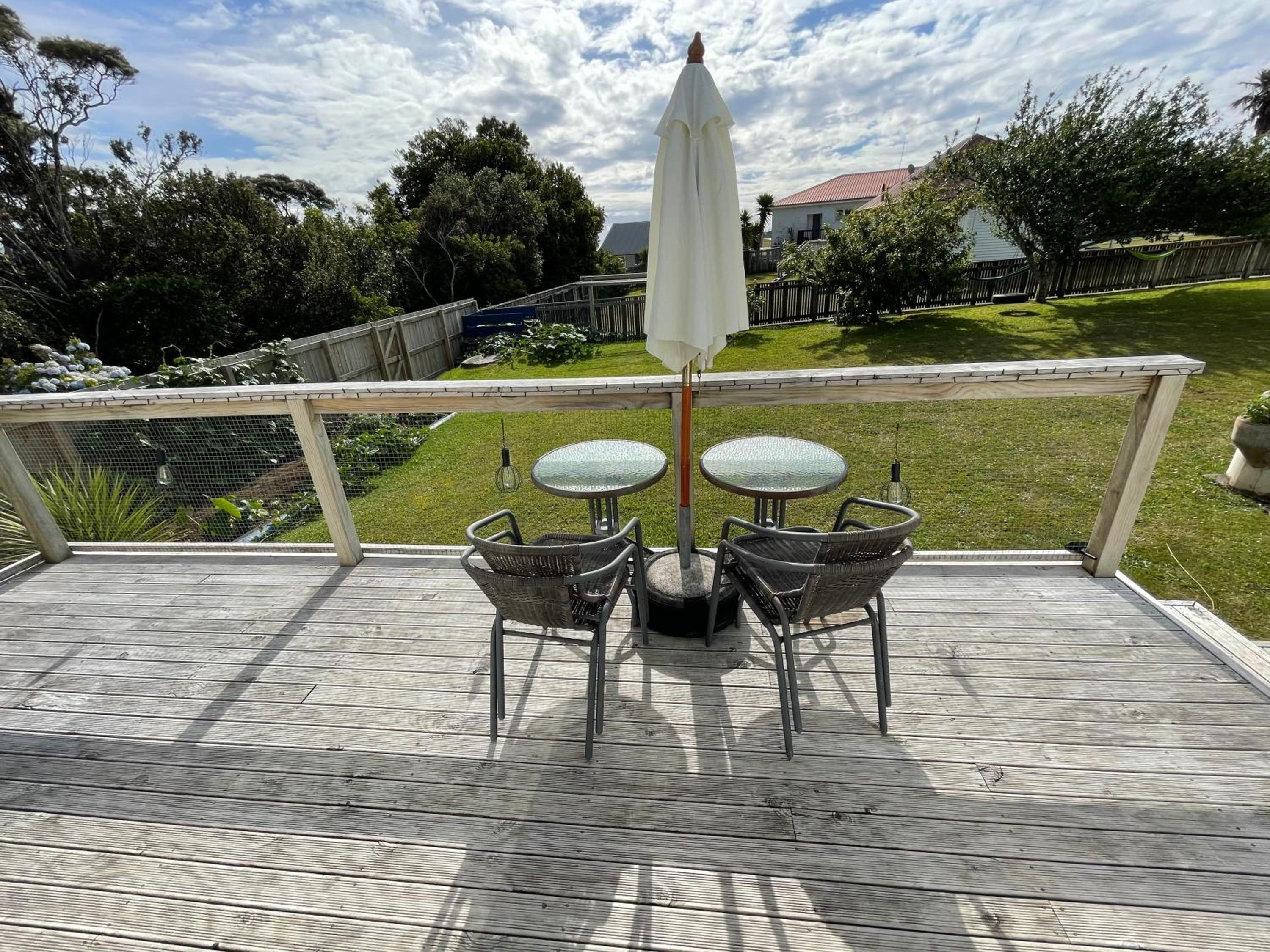 Relaxing Raglan & the Boat House