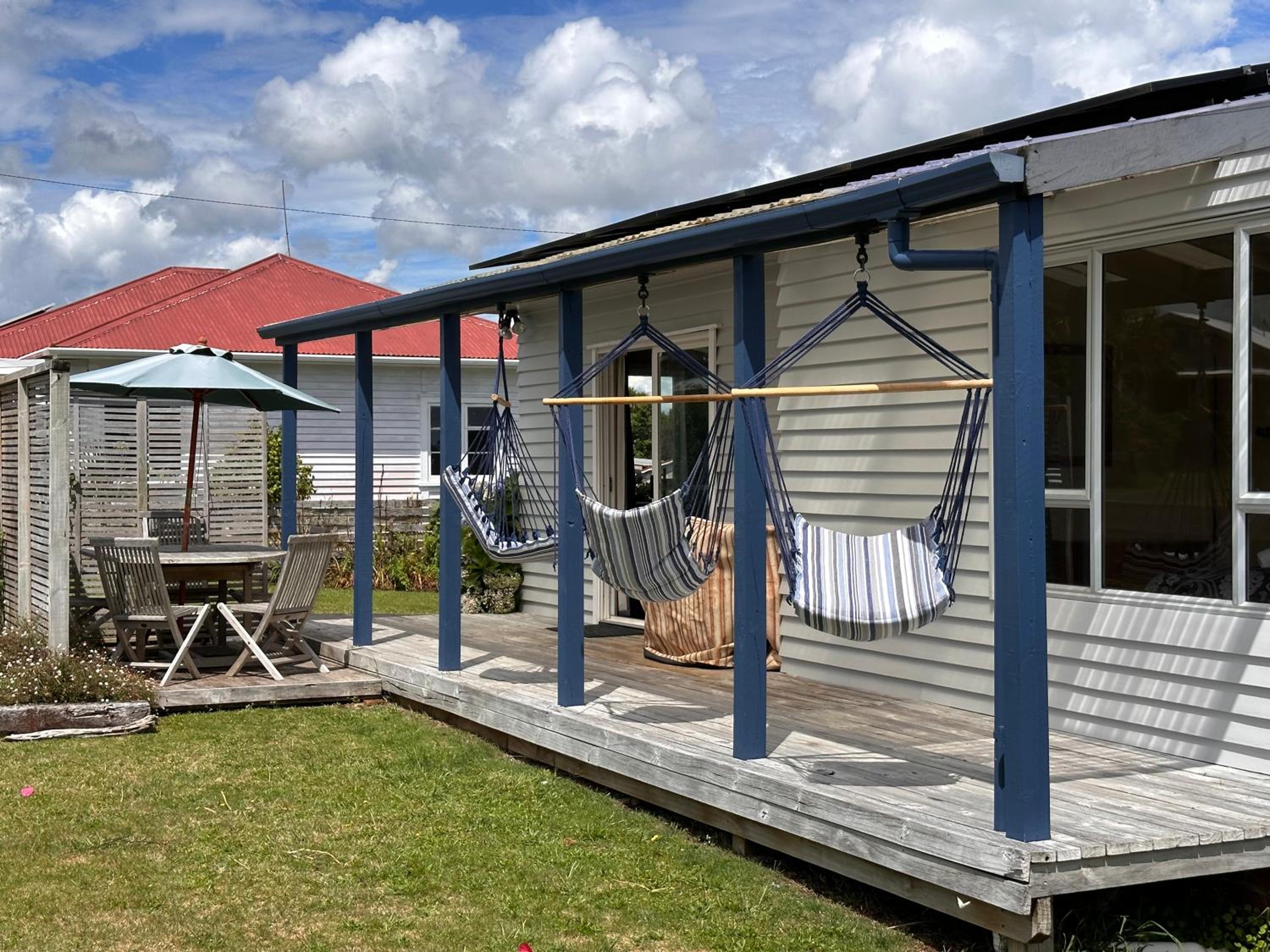 Relaxing Raglan & the Boat House