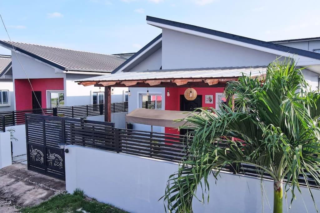 iFORA Homes # 179 - 3 Bedroom modern and peaceful getaway at Bijou Homes view 4