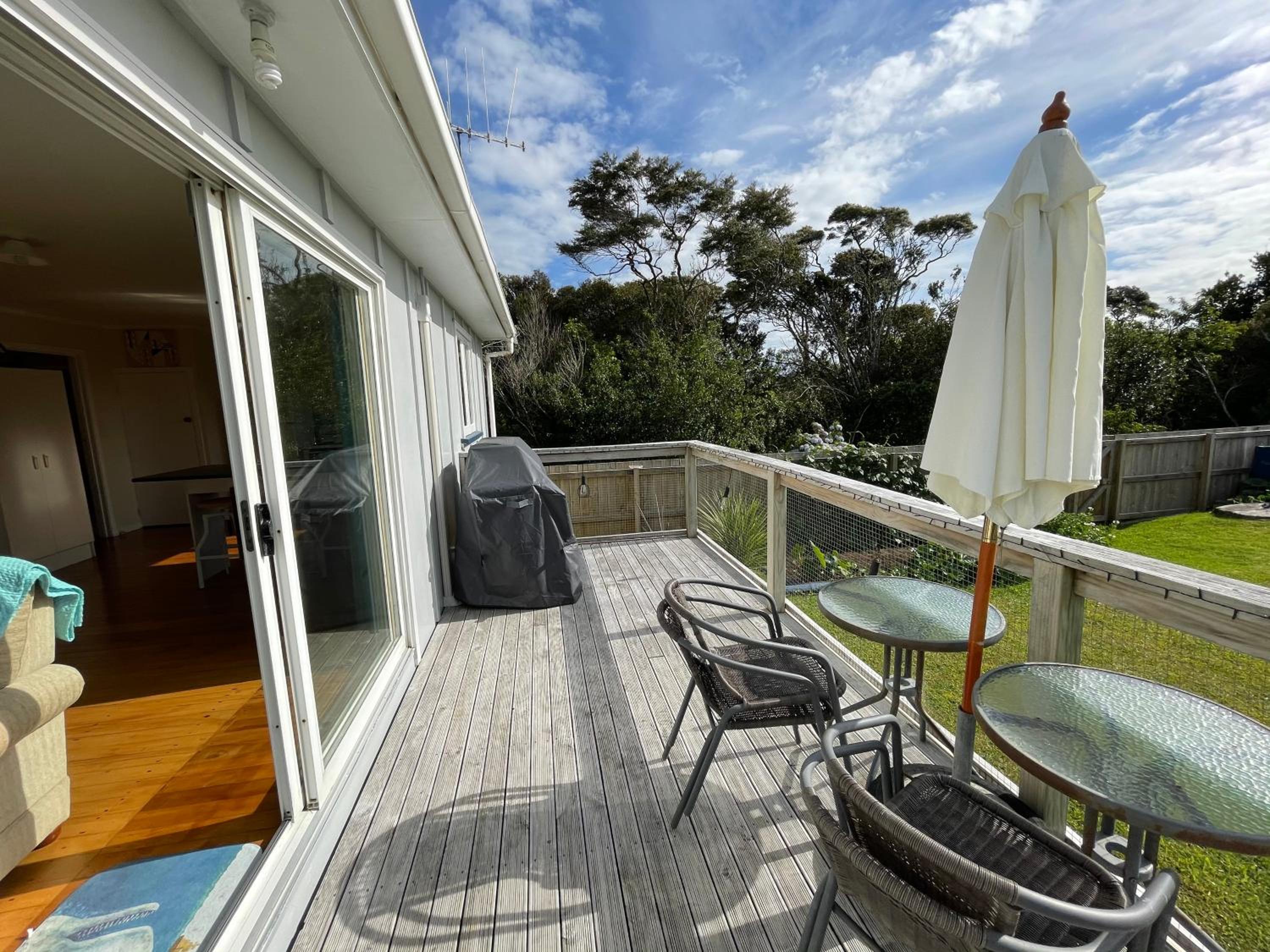 Relaxing Raglan & the Boat House