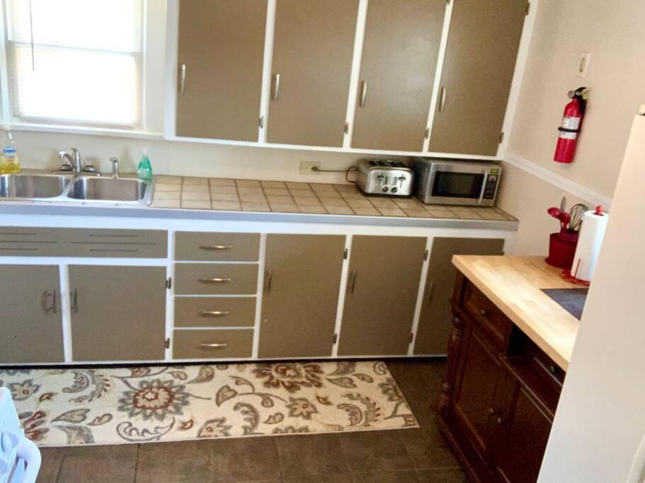 Charming 2-Bedroom Thoreau Lower