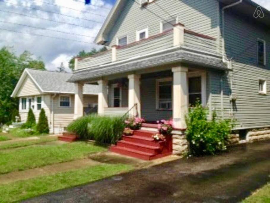Charming 2-Bedroom Thoreau Lower