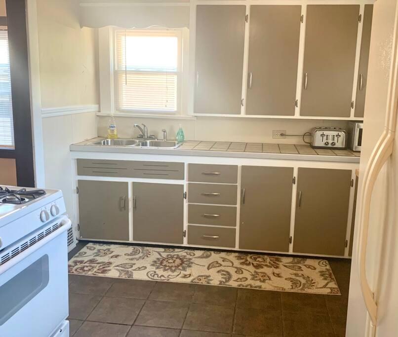 Charming 2-Bedroom Thoreau Lower