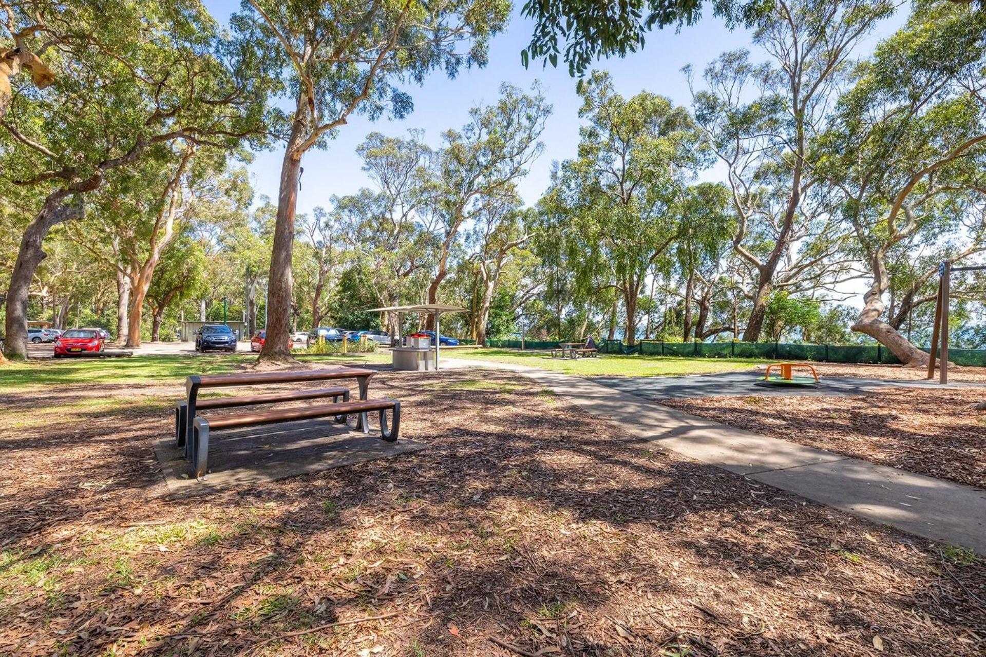 Pet friendly 139 Government Rd - Air Con, WiFi, Water views