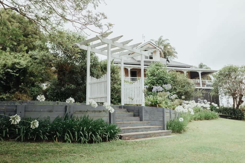 Montville Estate - Luxury Hinterland Home & Pool