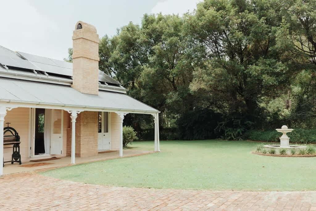Montville Estate - Luxury Hinterland Home & Pool