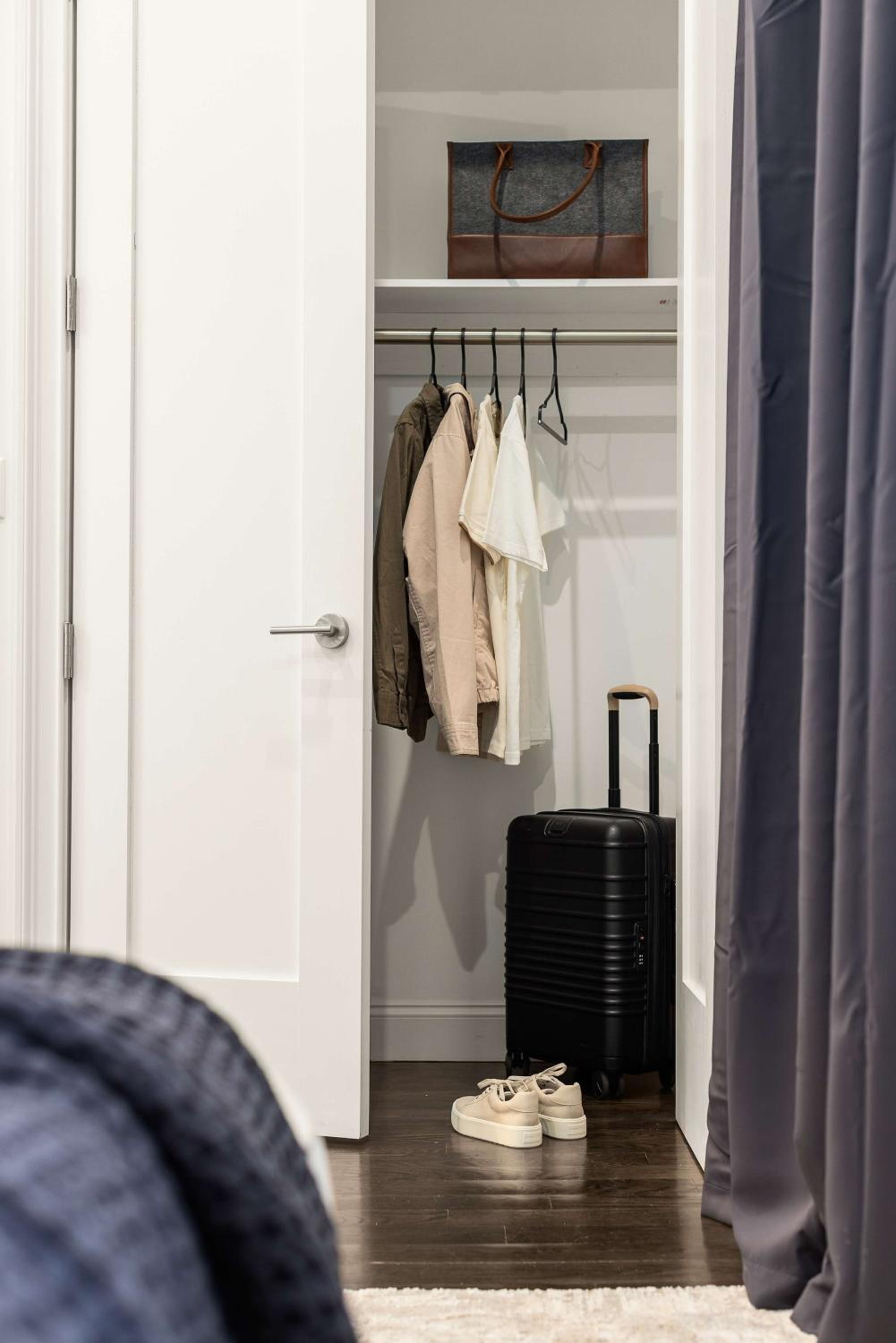 Luxe Harlem Retreat 3BR Designer Home w Parking