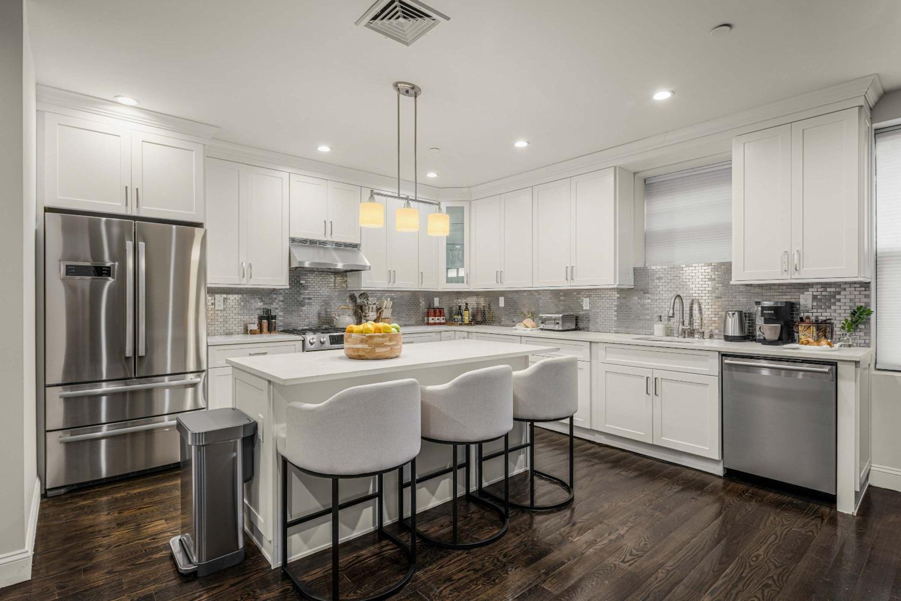Luxe Harlem Retreat 3BR Designer Home w Parking
