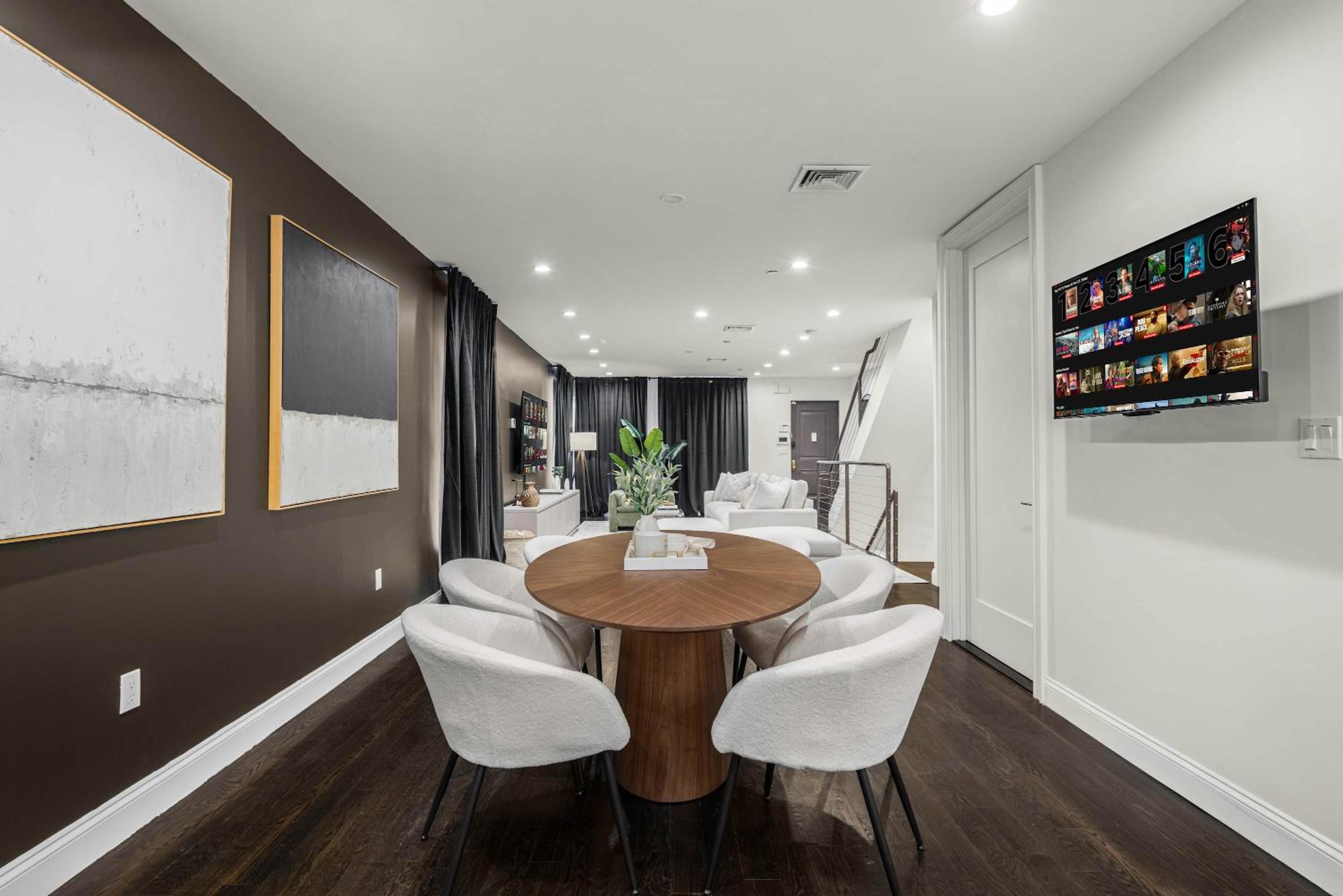 Luxe Harlem Retreat 3BR Designer Home w Parking