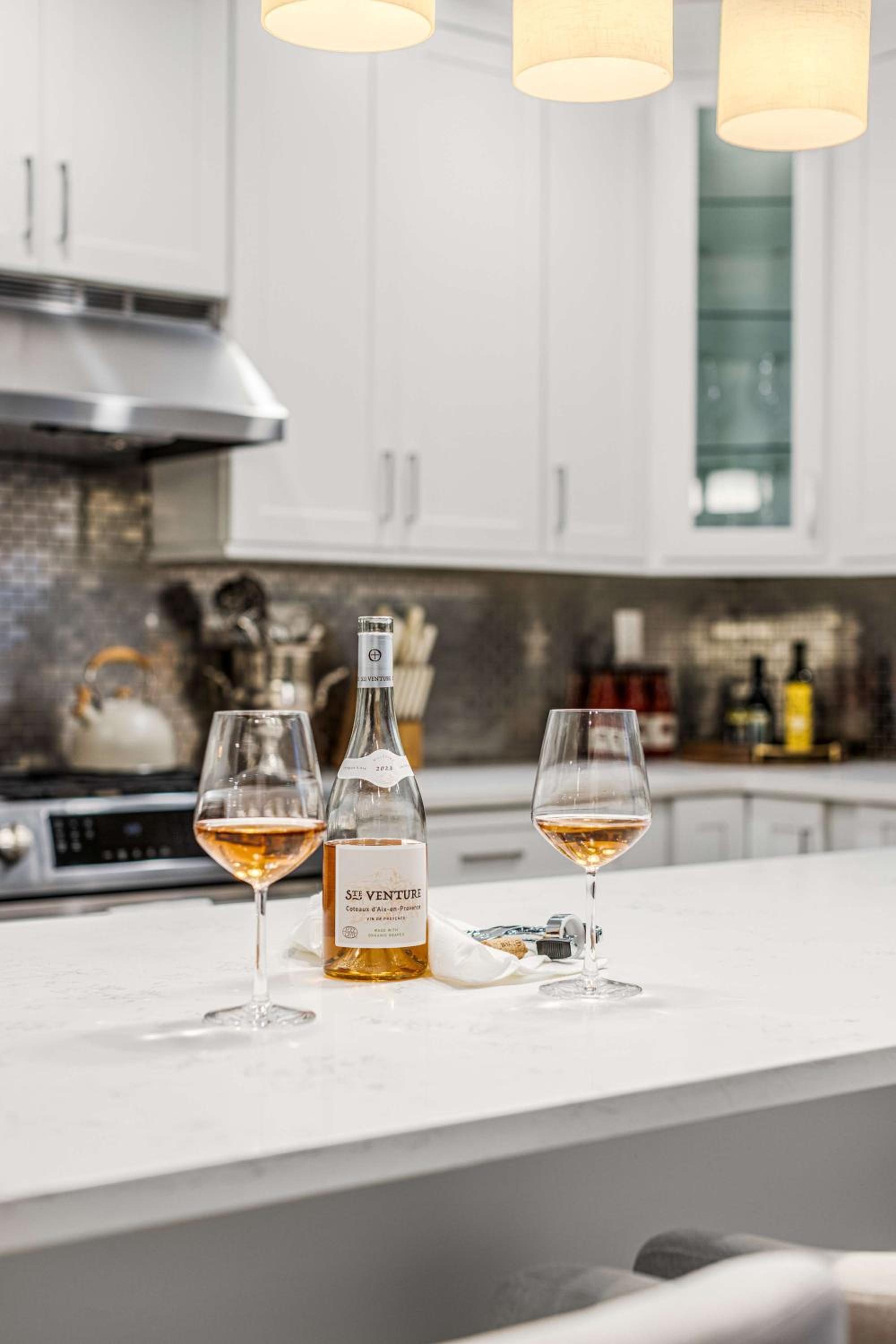 Luxe Harlem Retreat 3BR Designer Home w Parking