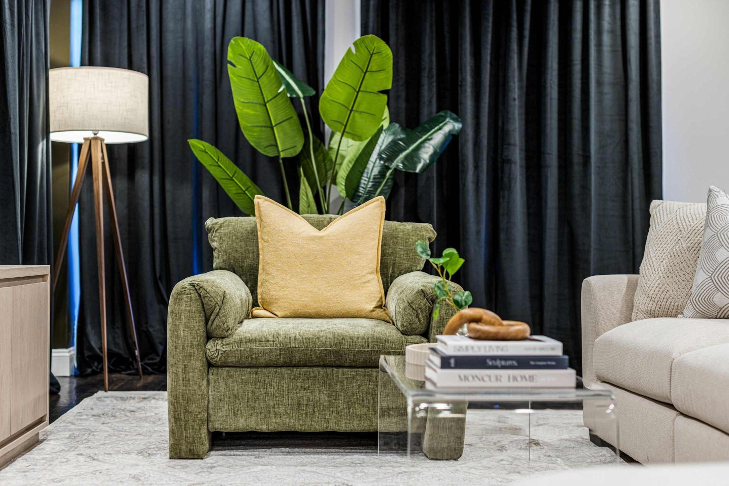 Luxe Harlem Retreat 3BR Designer Home w Parking