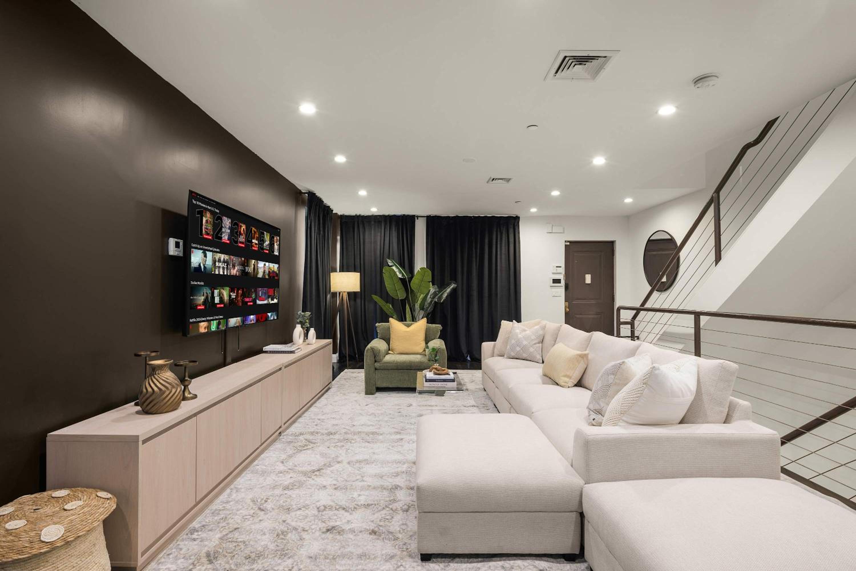 Luxe Harlem Retreat 3BR Designer Home w Parking