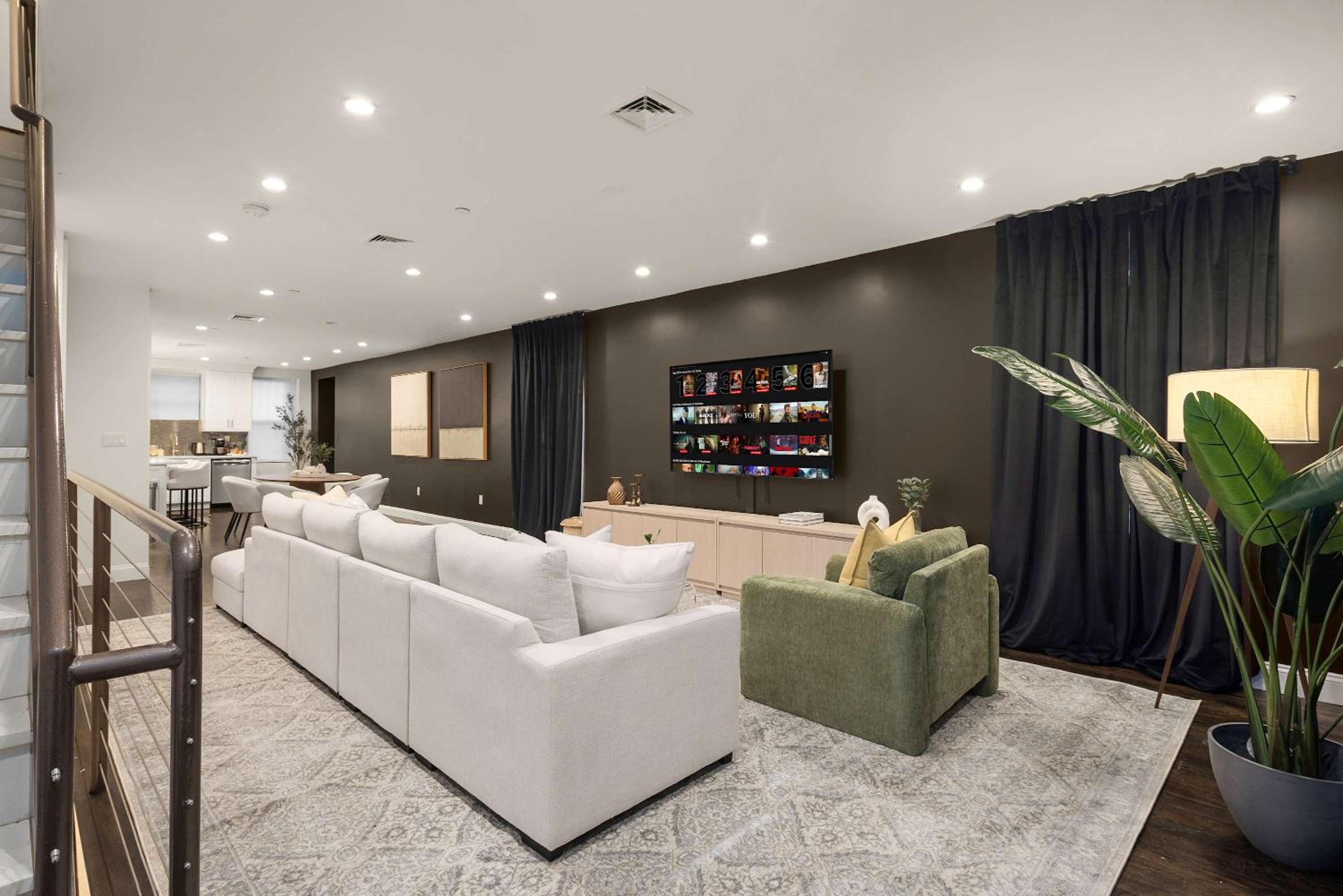 Luxe Harlem Retreat 3BR Designer Home w Parking