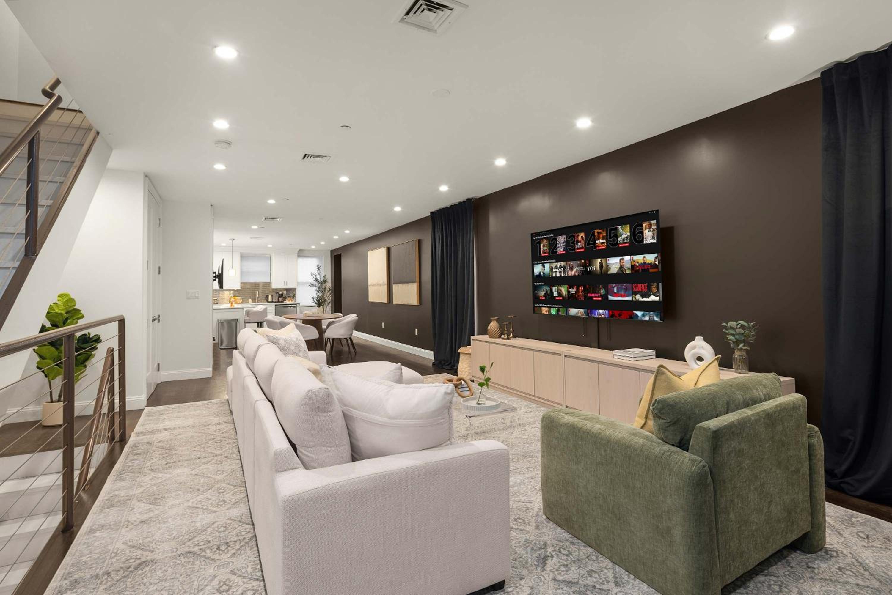 Luxe Harlem Retreat 3BR Designer Home w Parking