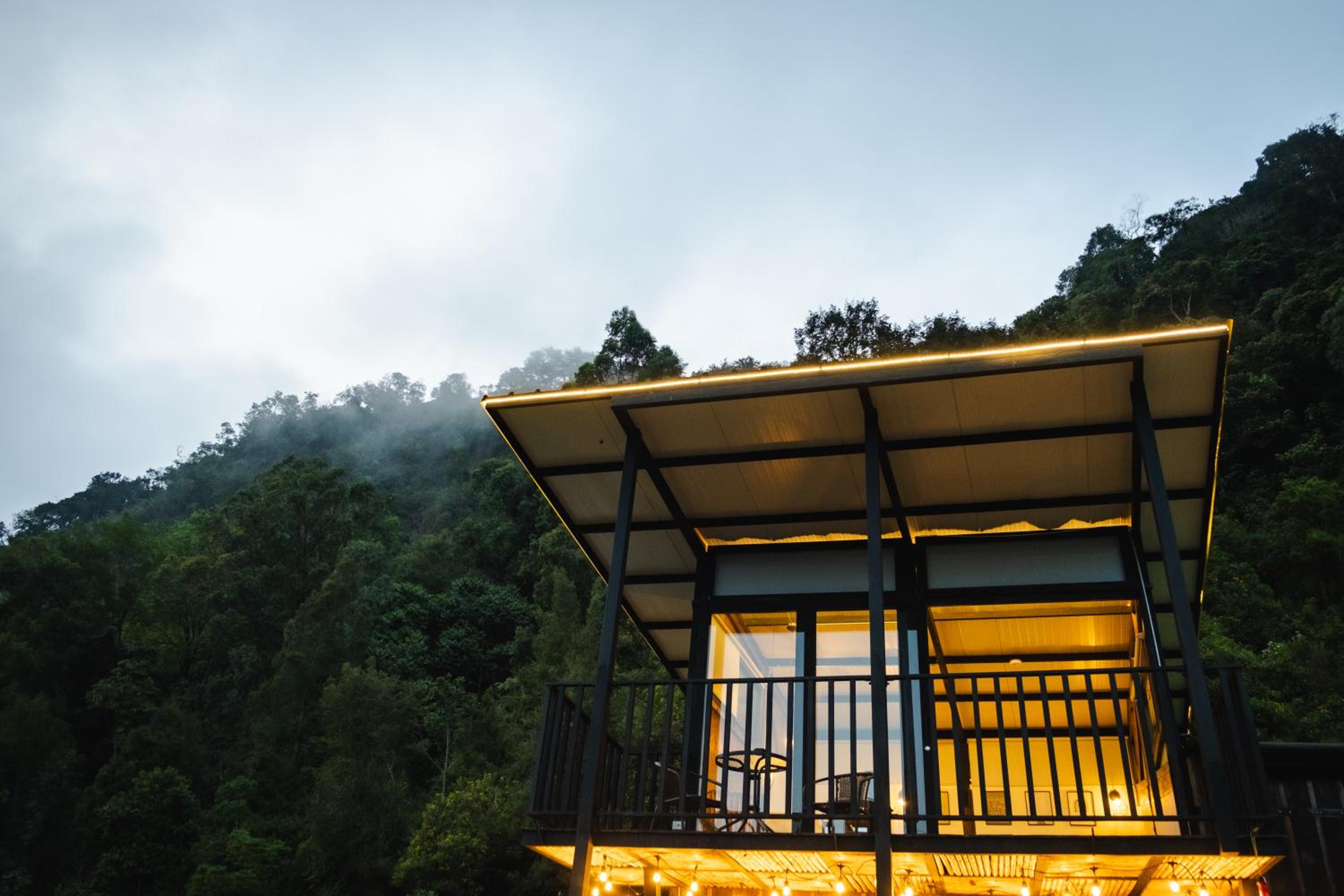 Refined cabin, panoramic views, steps from Jericó