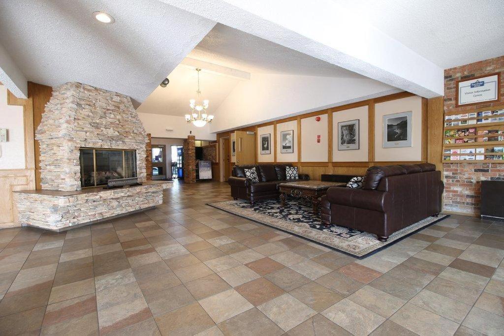 Medicine Hat Inn & Suites