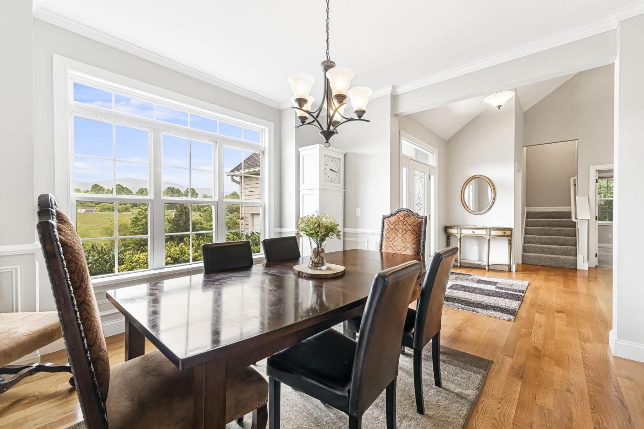 Fairview Vista by AvantStay 10 Mins to Asheville