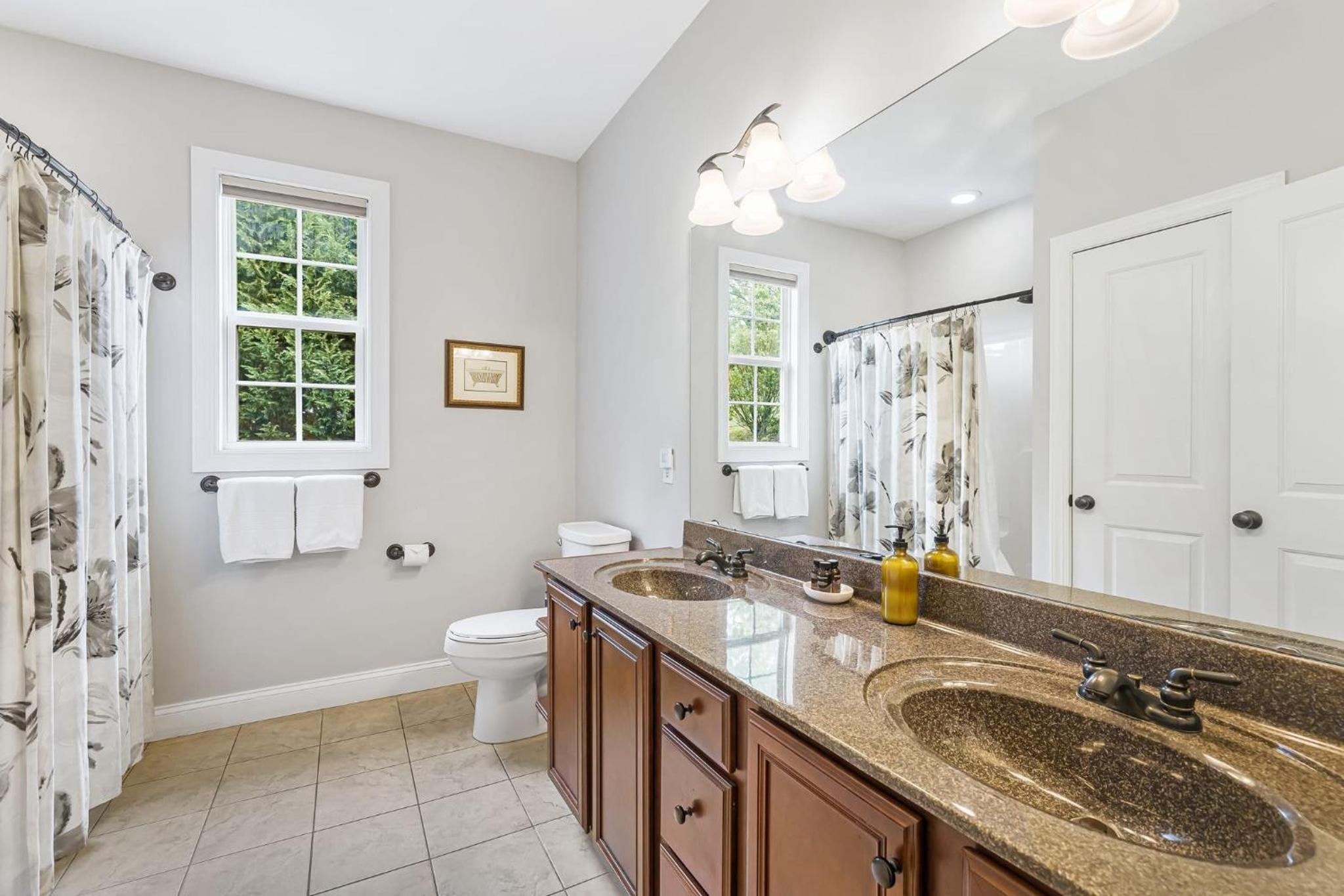 Fairview Vista by AvantStay 10 Mins to Asheville