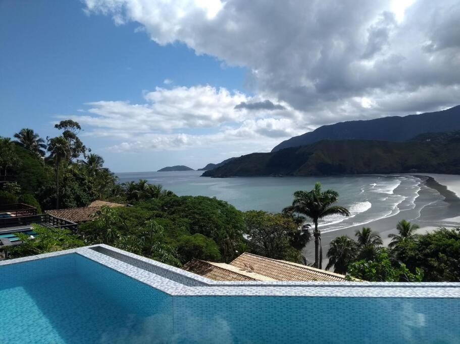 Refúgio dos sonhos - piscina de borda infinita e hidromassagem com vista
