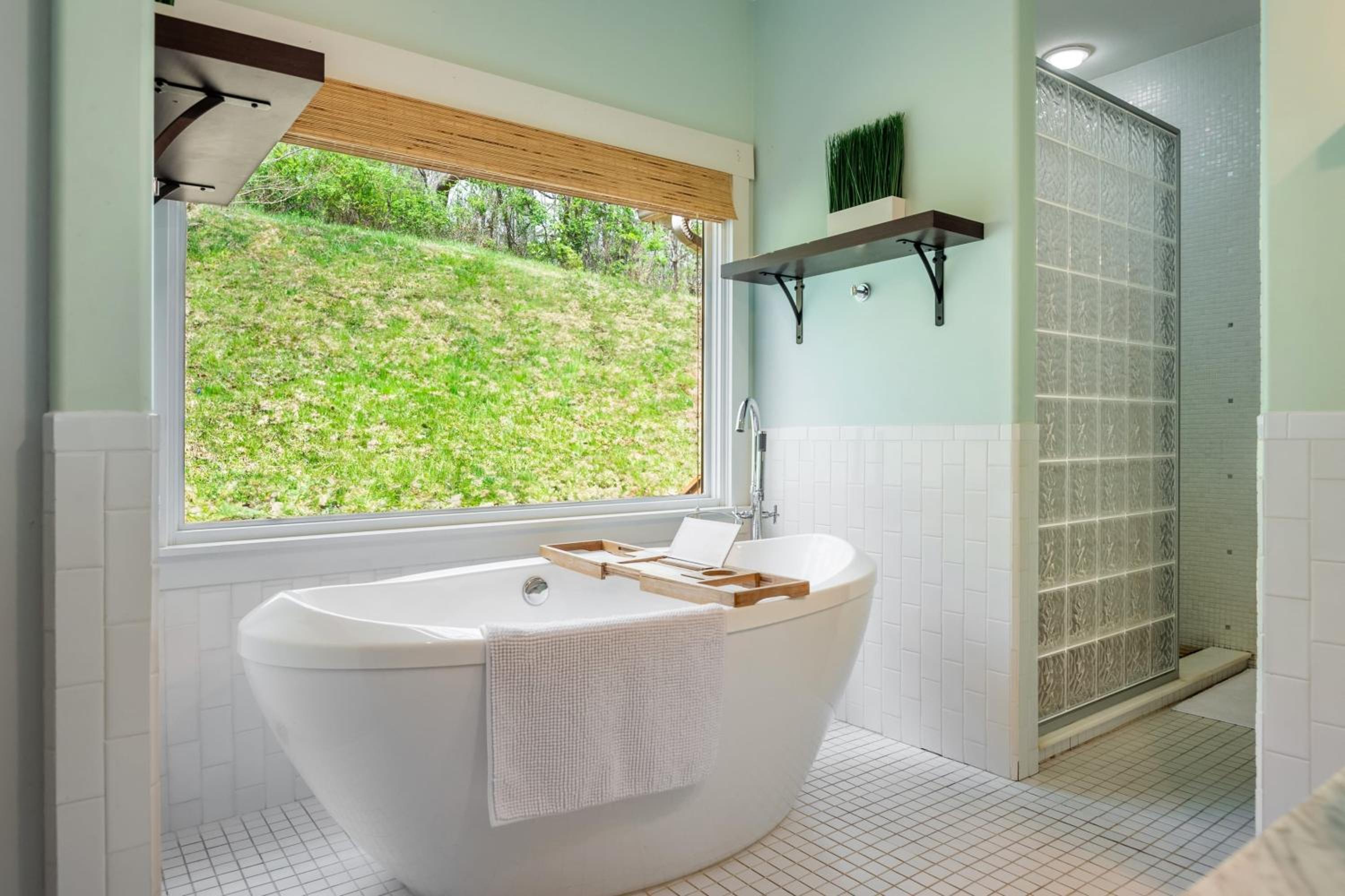 Private Retreat w Hot Tub Amazing Views Game Room Silver Spoon by AvantStay