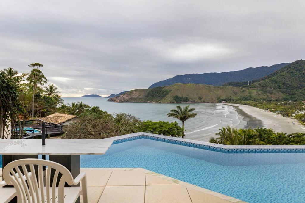 Refúgio dos sonhos - piscina de borda infinita e hidromassagem com vista