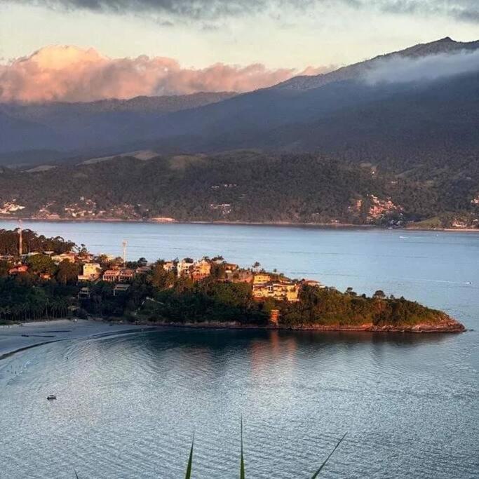 Refúgio dos sonhos - piscina de borda infinita e hidromassagem com vista