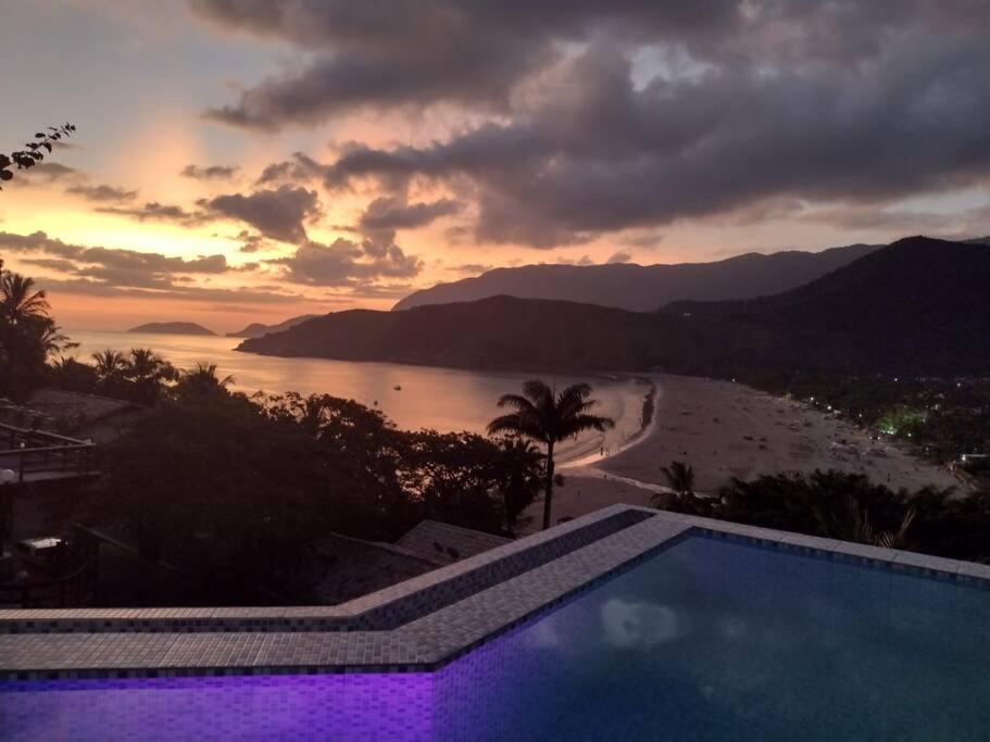 Refúgio dos sonhos - piscina de borda infinita e hidromassagem com vista