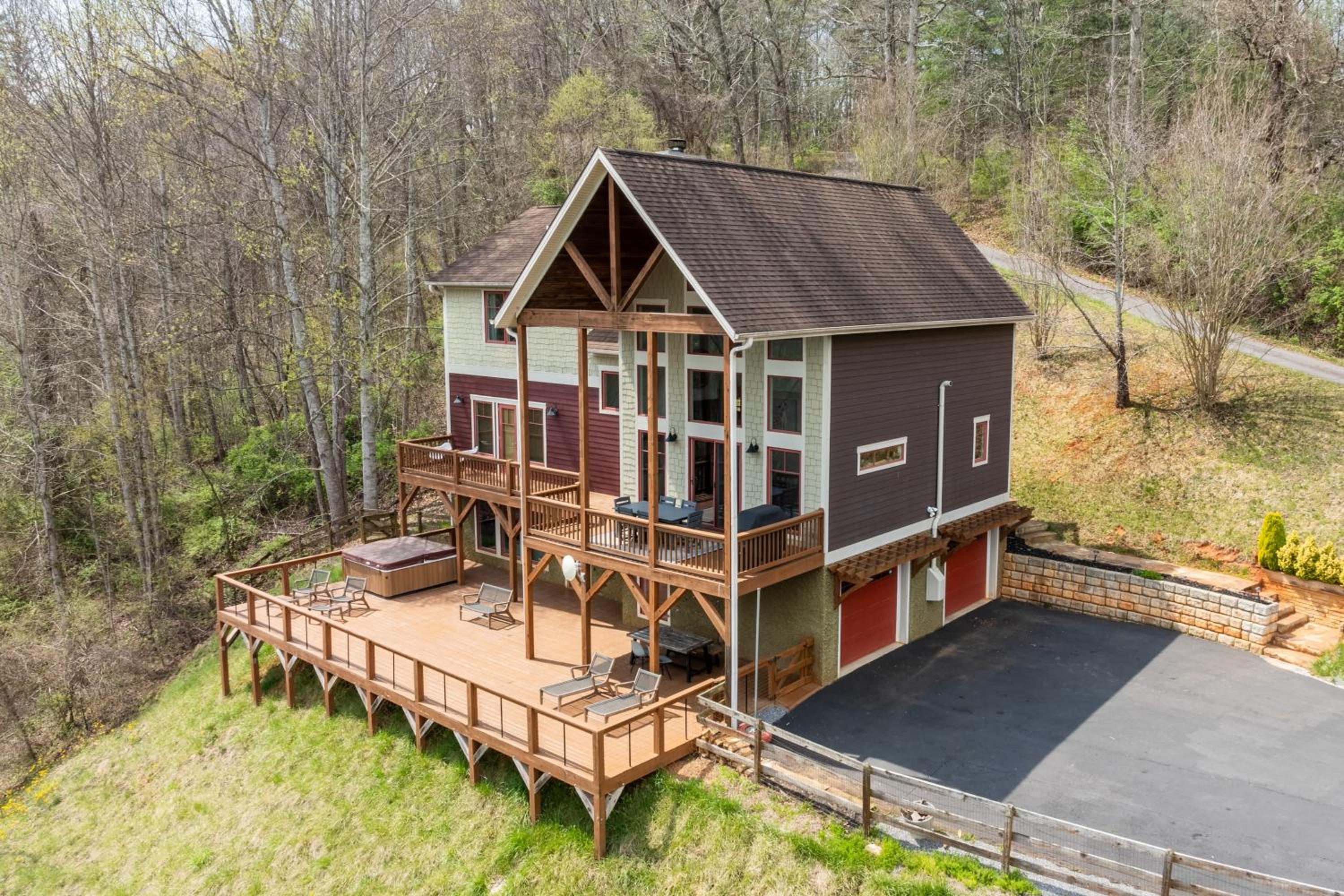 Private Retreat w Hot Tub Amazing Views Game Room Silver Spoon by AvantStay