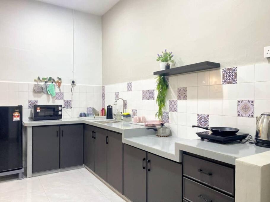 2 Storey Stylish Comfort Retreat ````AlmaImpianRia photo 5