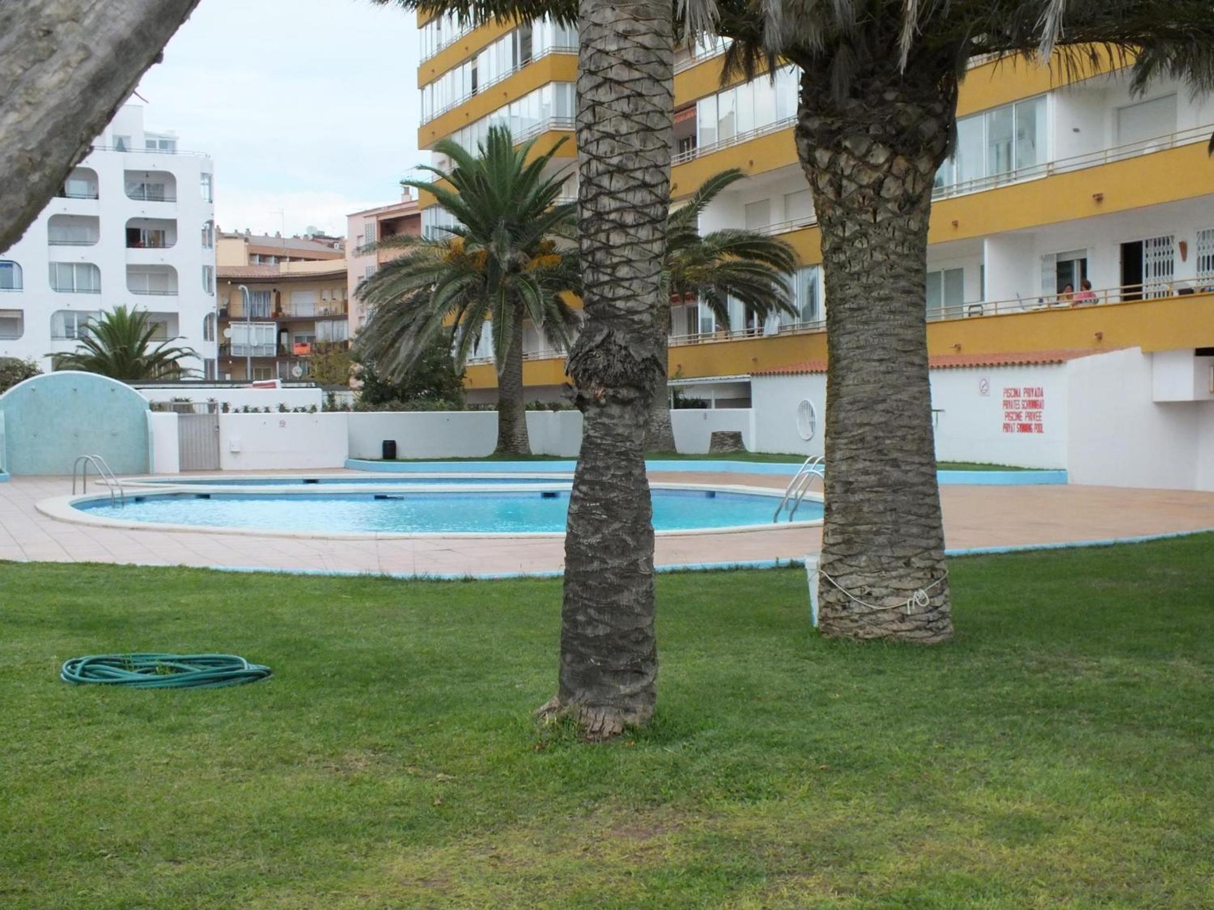 Hermoso apartamento de 3 habitaciones en Roses con piscina y jardín, acceso a la playa - ES-204-59 view 4