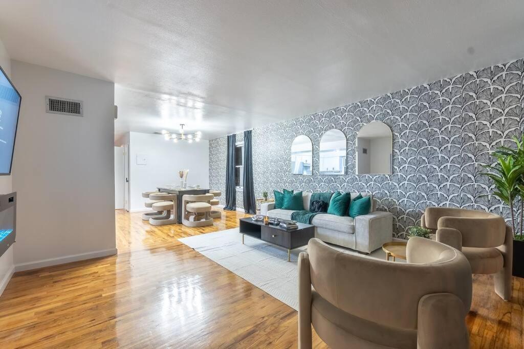 3 bedroom Apt with FREE driveway parking, en suite bathroom and extra bath, Sleeps 10, Prud Center and EWR in minutes view 2