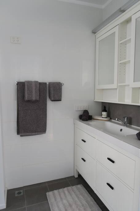 Twin Fins 2 Rental Units Entire Property Sleeps 8