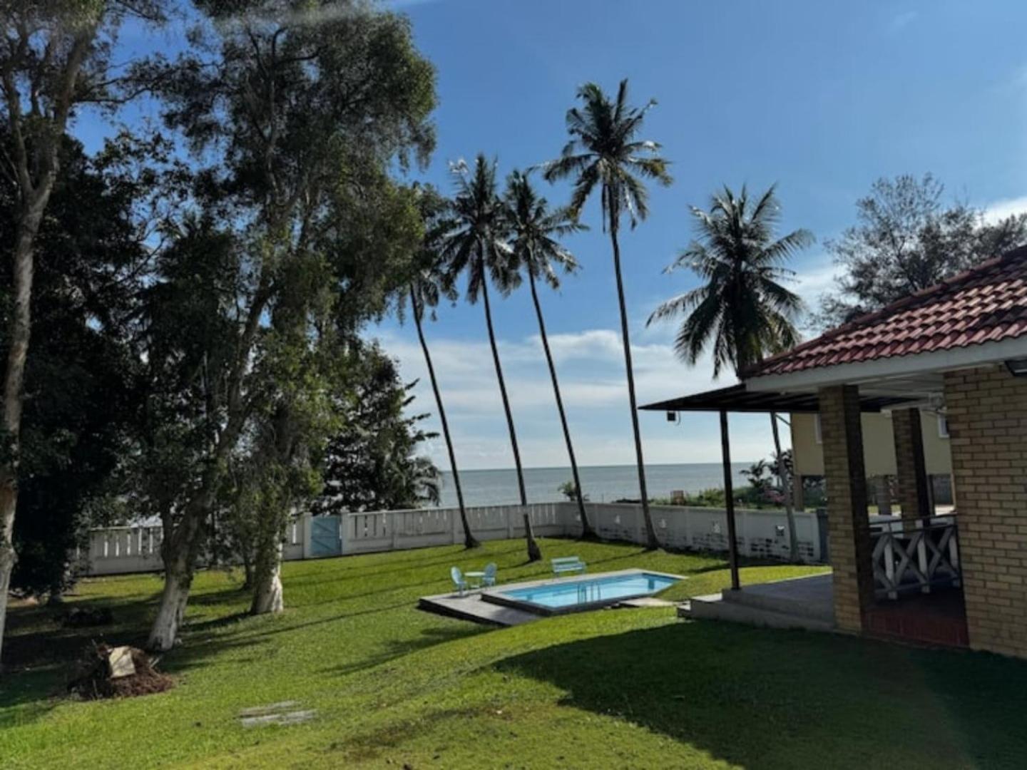 Titian Ombak PD - vila tepi pantai dengan kolam renang photo 5