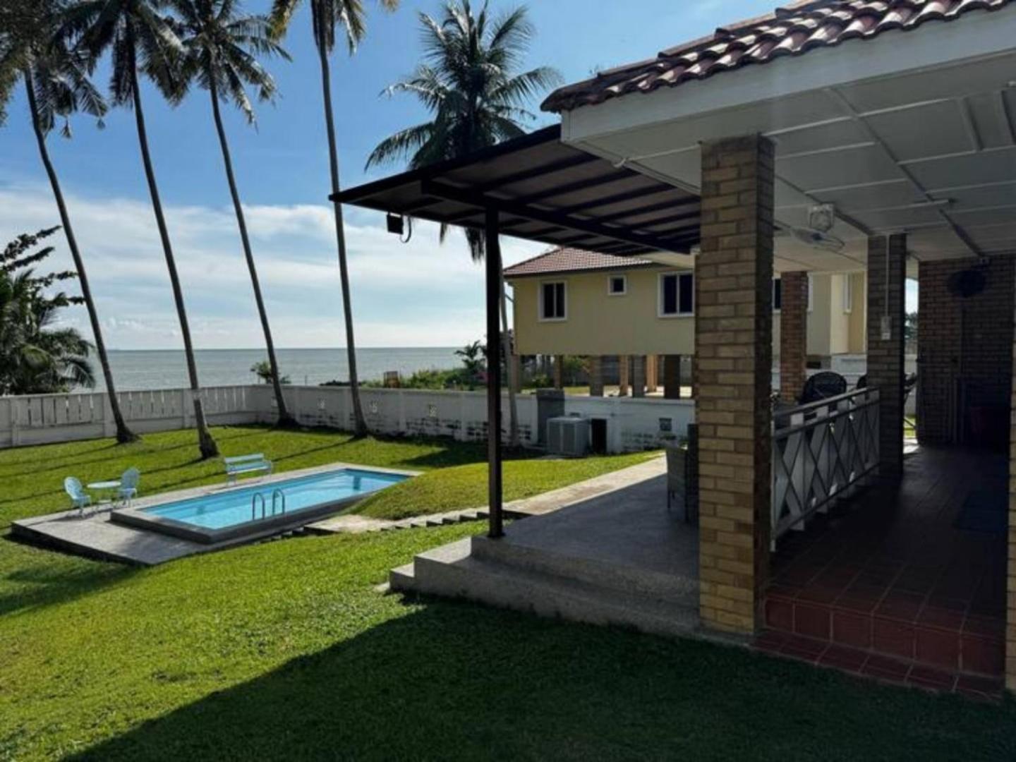 Titian Ombak PD - vila tepi pantai dengan kolam renang photo 7