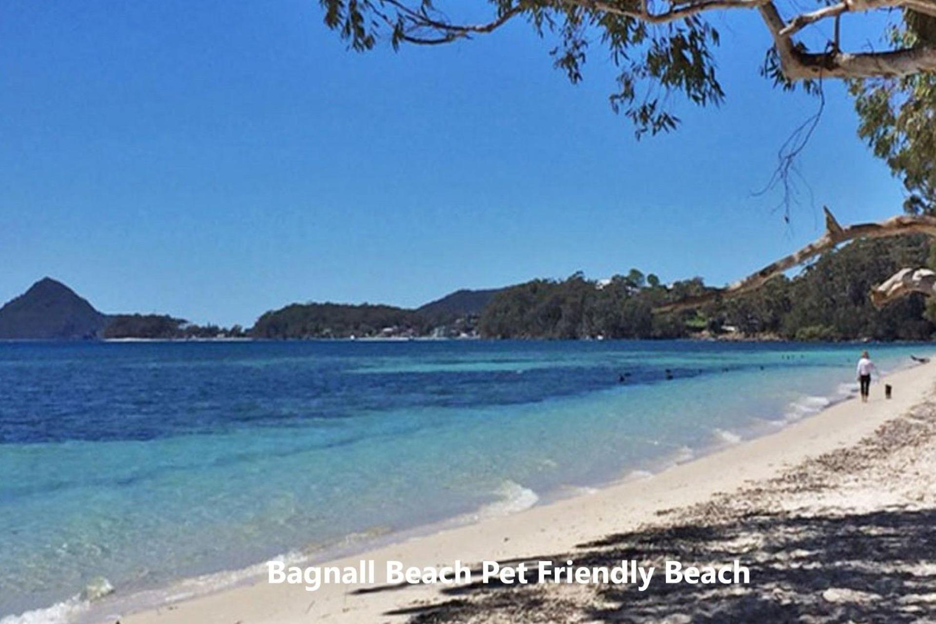 Pet friendly 139 Government Rd - Air Con, WiFi, Water views