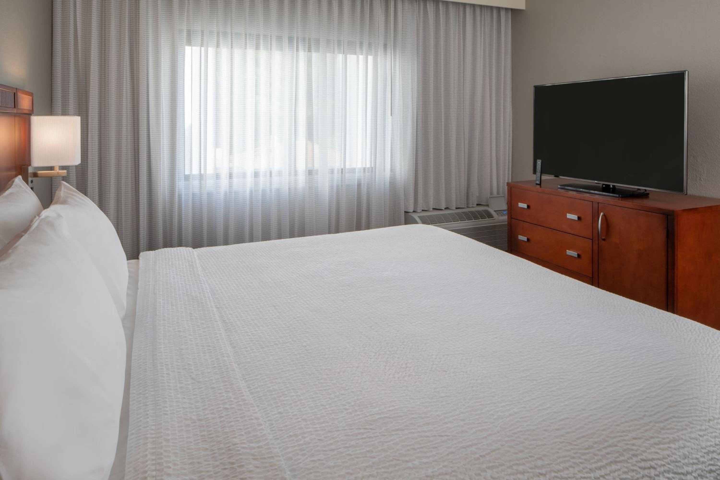 Courtyard by Marriott Nashville Airport - Property Image 19