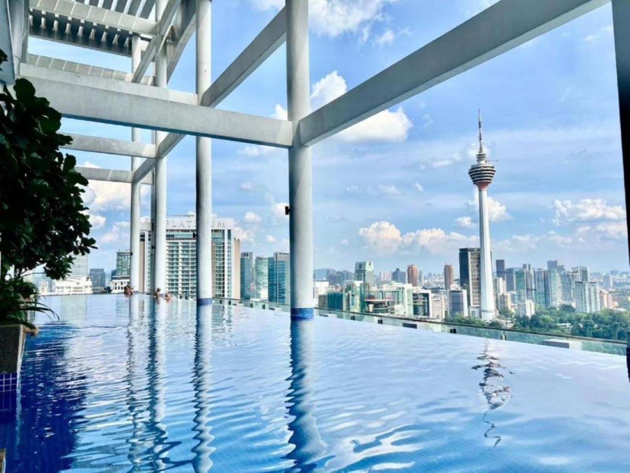 The Luxe Colony KLCC by Sky Pool