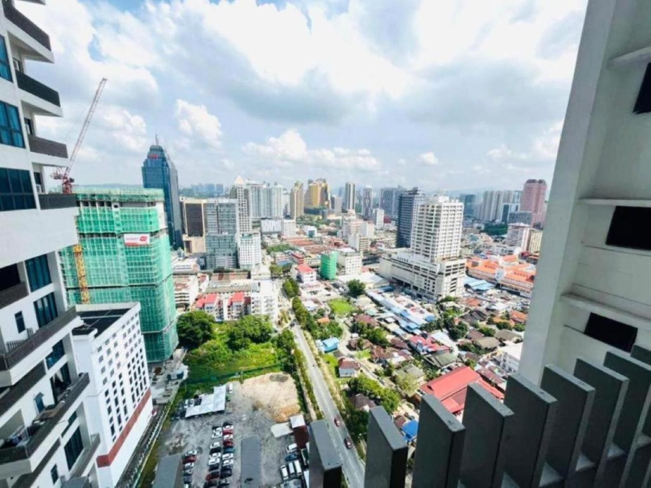 The Luxe Colony KLCC by Sky Pool