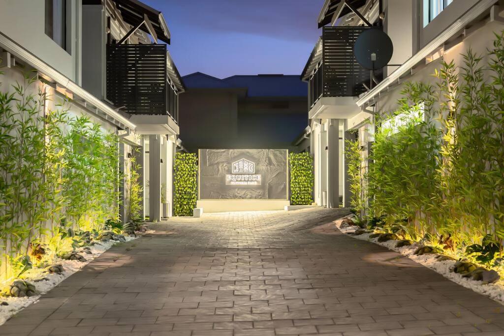 Equitice Autumn Moonlight Villa